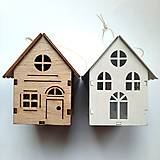 Dekorácie - Drevený domček na zavesenie - 15863050_