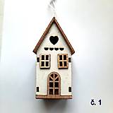 Dekorácie - Drevený domček na zavesenie - 15863057_