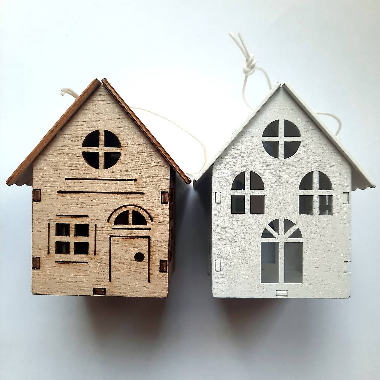 Drevený domček na zavesenie