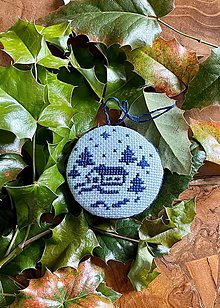 Dekorácie - Vianočné ozdoby vyšívané - Dedinka modrá (Domček3-m) - 15862397_