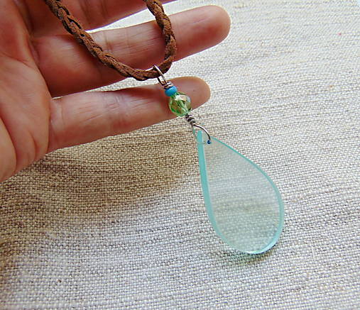 Náhrdelníky - Živicový náhrdelník Kvapka - 15863345_