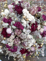 Kytice pre nevestu - Svadobná kytica, pierko a hrebienok zo sušených kvetov - 15867029_