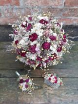 Kytice pre nevestu - Svadobná kytica, pierko a hrebienok zo sušených kvetov - 15867035_