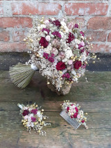 Kytice pre nevestu - Svadobná kytica, pierko a hrebienok zo sušených kvetov - 15867036_