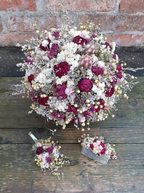 Svadobná kytica, pierko a hrebienok zo sušených kvetov