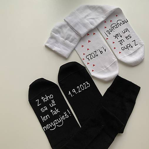 Maľované ponožky k výročiu/svadbe “z toho už nevyzuješ / (Sada biele + čierne s tlačeným typom písma)