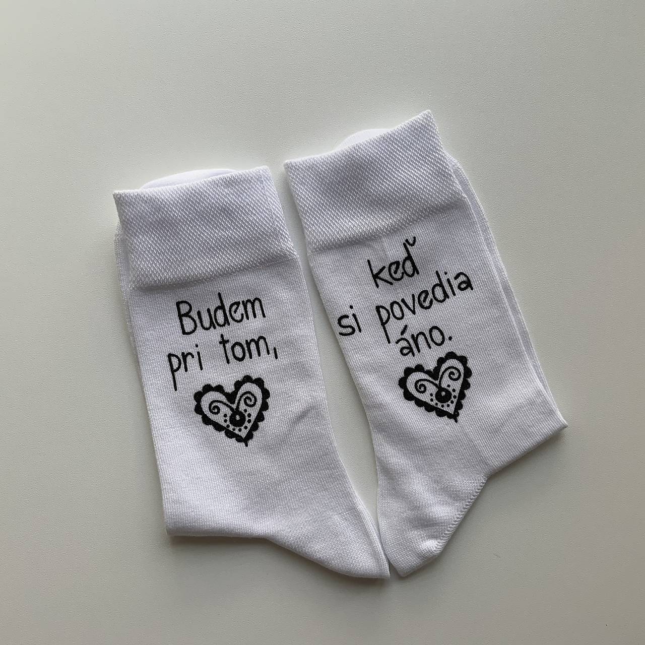 Maľované ponožky (pre svedkyňu s nápisom "Budem pri tom, keď si povedia áno" ()