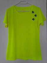 Topy, tričká, tielka - Osičky (ručne vyšívané tričko) - 15867345_