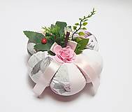 Dekorácie - Jesenná tekvička - väčšia, veľké ružovo/šedé kvety na bielom - 15869065_