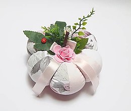 Dekorácie - Jesenná tekvička - väčšia, veľké ružovo/šedé kvety na bielom - 15869065_
