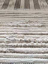 Úžitkový textil - Ručne tkaný koberec, biely ,, pokreslený,, - 15873618_