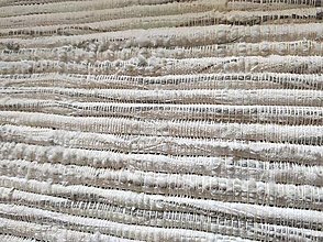 Úžitkový textil - Ručne tkaný koberec biely ,, postrelený 70x 150cm - 15873617_