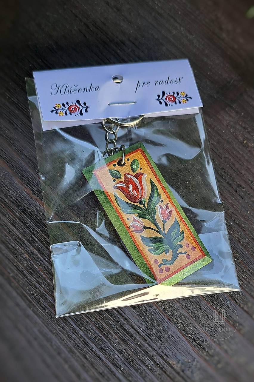 Drevená maľovaná kľúčenka - zelená/žltá 