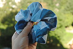 Ozdoby do vlasov - Scrunchie gumička modro-biela - 15879064_