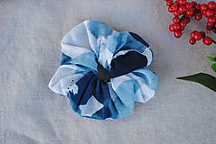 Ozdoby do vlasov - Scrunchie gumička modro-biela - 15879066_