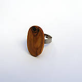 Prstene - Prsteň s dreveným očkom - olivovníkový suk - 15877600_