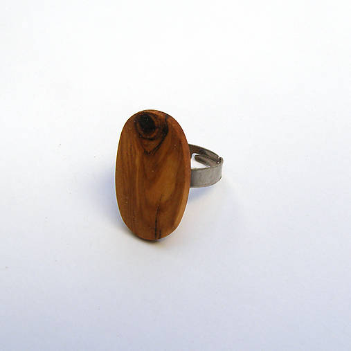 Prsteň s dreveným očkom - olivovníkový suk