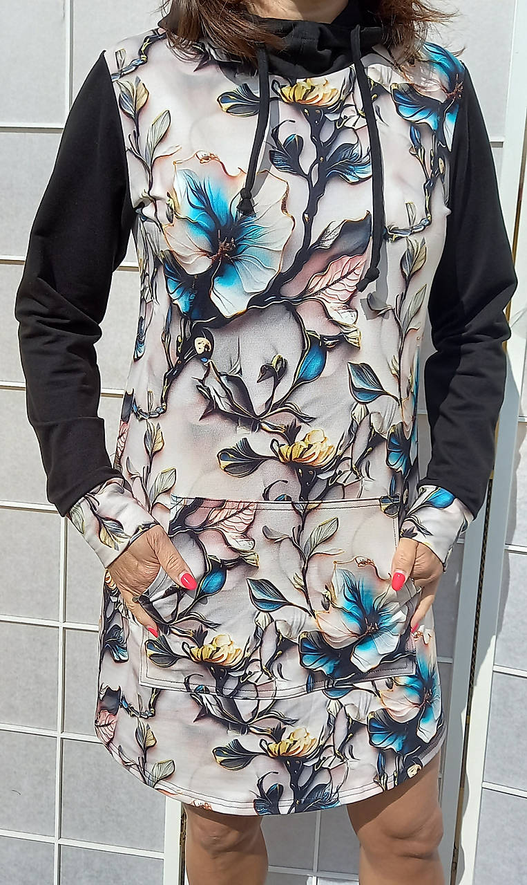 Mikinové šaty s kapucí - květy na pudrové S - XXXL
