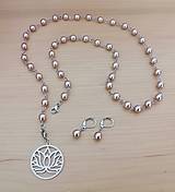 Sady šperkov - Dlhý náhrdelník s náušnicami - fialové perly - chirurgická oceľ - 15882633_