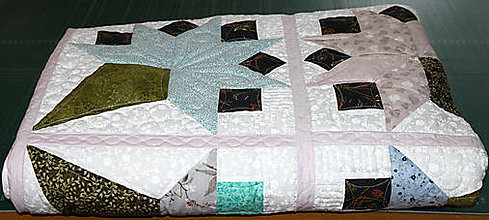 Úžitkový textil - Patchworková deka s vankúšikmi-"Svadobná kytica" - 15882787_