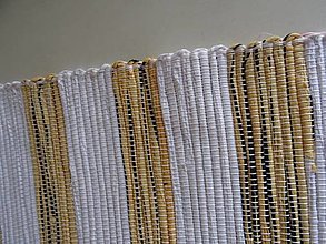 Úžitkový textil - Tkaný krátky koberec s bielymi pásmi - 15883490_