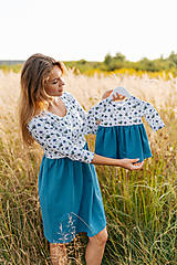 Oblečenie na dojčenie - Teplákové šaty na dojčenie - MAMA a DCÉRA – modré kvietky - 15886645_