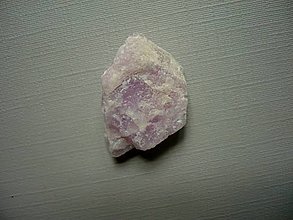 Minerály - Surový kámen - kunzit 24 mm, č.57f - 15886472_