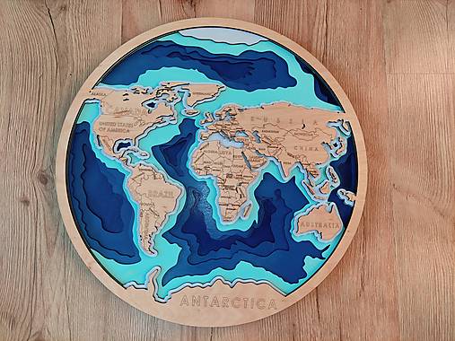 6 vrstvová 3D mapa sveta