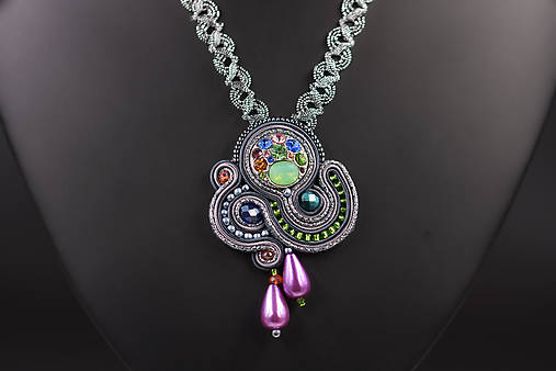 Náhrdelníky - Soutache náhrdelník strieborno-farebný - 15890824_