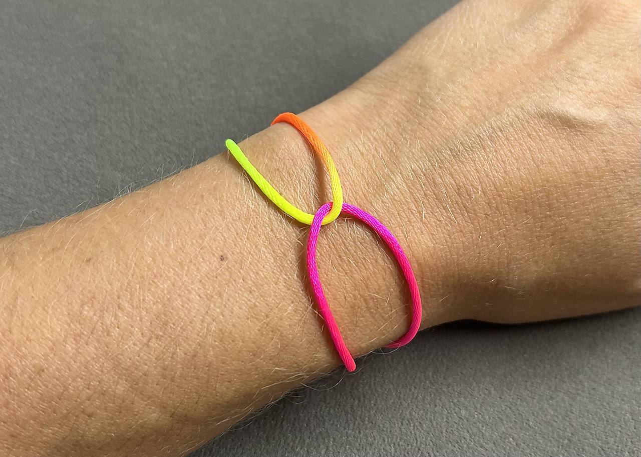 Neónový saténový šnúrkový náramok Infinity
