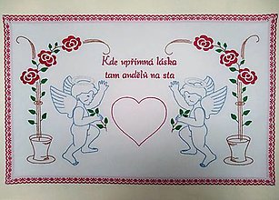 Úžitkový textil - Kuchynská plátená nástenka ručne vyšívaná "Kde upřimná láska, tam andělů na sta" - 15896043_