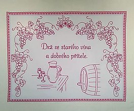 Úžitkový textil - Kuchynská plátená nástenka ručne vyšívaná "Drž se starého vína a dobrého přítele." (červená) - 15896055_