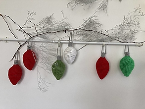 Dekorácie - Vianočné závesné dekorácie červeno/zelené/biele - 15895709_