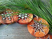 Dekorácie - Vianočná drevená dekorácia.... vločka mix - 15898095_
