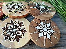 Dekorácie - Vianočná drevená dekorácia.... vločka mix - 15898097_