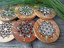 Dekorácie - Vianočná drevená dekorácia.... vločka mix - 15898098_