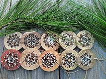 Dekorácie - Vianočná drevená dekorácia.... vločka mix - 15898099_
