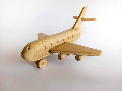 Drevené lietadlo z bukového dreva