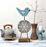 Sochy - Drevená dekorácia -Vtáčik na kruhu - 15902465_