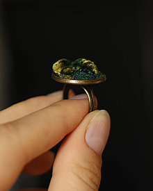 Prstene - Machový prsteň ručne vyšívaný III - 15902441_