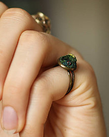 Prstene - Machový prsteň ručne vyšívaný malý I - 15902479_