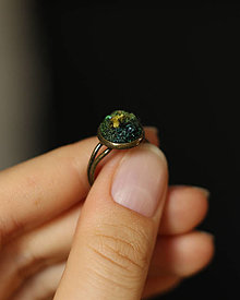 Prstene - Machový prsteň ručne vyšívaný malý II - 15902511_
