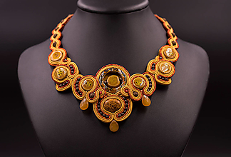 Náhrdelníky - Žltý soutache náhrdelník s keramickými korálkami - 15901544_