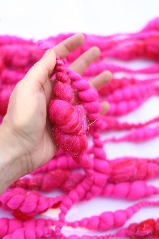 Ručne pradená efektná priadza-merino/hodváb/tencel vlna, na tkanie a pletenie - rôzne farby (100g/7,5m - cyklámenova ružová BARBIE 755)