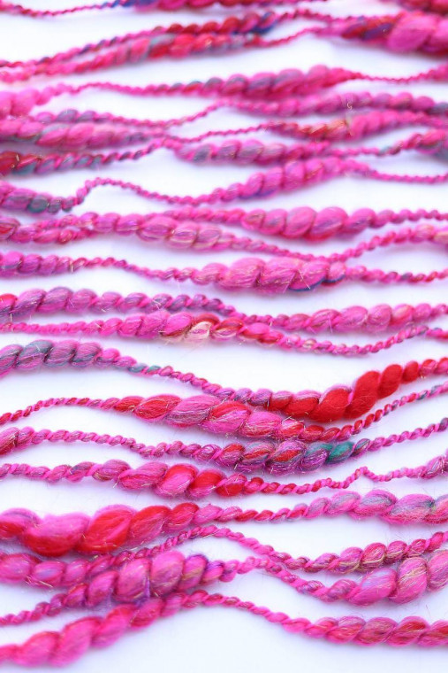 Ručne pradená efektná priadza-merino/hodváb/tencel vlna, na tkanie a pletenie - rôzne farby (100g/23m - ružová BARBIE 758)