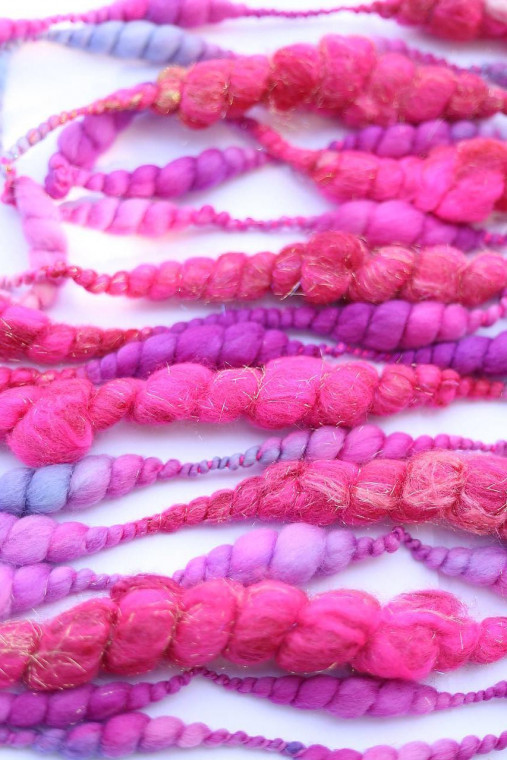 Ručne pradená efektná priadza-merino/hodváb/tencel vlna, na tkanie a pletenie - rôzne farby (100g/6m - ružová/fialová BARBIE 759)