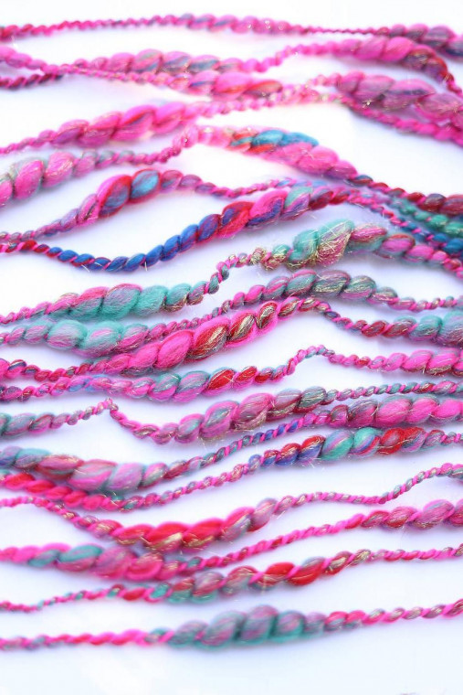 Ručne pradená efektná priadza-merino/hodváb/tencel vlna, na tkanie a pletenie - rôzne farby (100g/20m - ružová pestrá BARBIE 760)