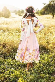 Šaty - Ružové vyšívané šaty Sága krásy - 15905016_