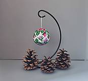 Dekorácie - Vianočná guľa z korálikov - priemer 7 cm - v krabičke - 15905947_