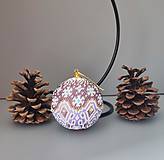 Dekorácie - Vianočná guľa z korálikov - priemer 7 cm - v krabičke - 15906086_